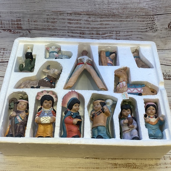 Vintage 13 Piece Native American Nativity Set - Picture 4 of 16